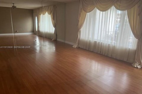 Villa ou maison à vendre à Pembroke Pines, Floride: 4 chambres, 167.22 m2 № 1968979 - photo 21