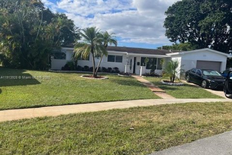 Купить виллу или дом в Пемброк-Пайнс, Флорида 4 спальни, 167.22м2, № 1968979 - фото 3