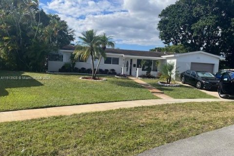 Купить виллу или дом в Пемброк-Пайнс, Флорида 4 спальни, 167.22м2, № 1968979 - фото 2