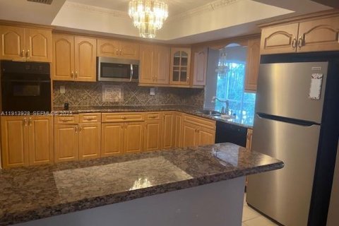 Villa ou maison à vendre à Pembroke Pines, Floride: 4 chambres, 167.22 m2 № 1968979 - photo 14