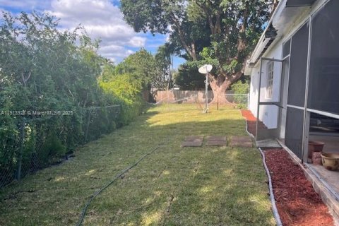 Купить виллу или дом в Пемброк-Пайнс, Флорида 4 спальни, 167.22м2, № 1968979 - фото 5