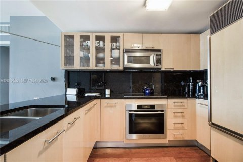 Condominio en venta en Miami Beach, Florida, 1 dormitorio, 81.1 m2 № 2177733 - foto 11