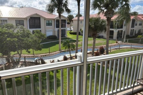 Condo in New Smyrna Beach, Florida, 2 bedrooms  № 2395849 - photo 10