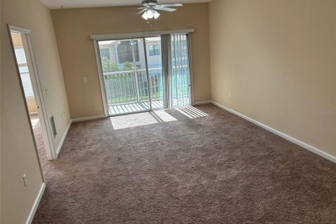 Condo in New Smyrna Beach, Florida, 2 bedrooms  № 2395849 - photo 9