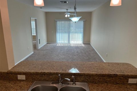 Condo in New Smyrna Beach, Florida, 2 bedrooms  № 2395849 - photo 8