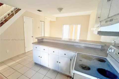 Copropriété à louer à Hialeah, Floride: 2 chambres, 82.13 m2 № 2079973 - photo 9