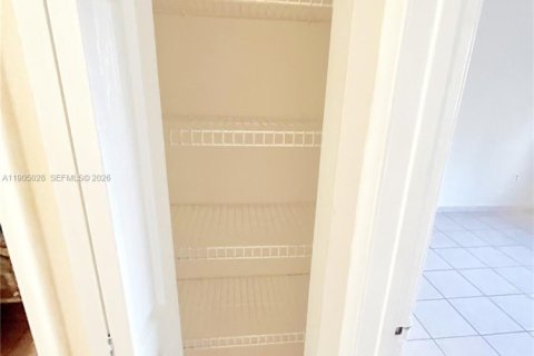Copropriété à louer à Hialeah, Floride: 2 chambres, 82.13 m2 № 2079973 - photo 17