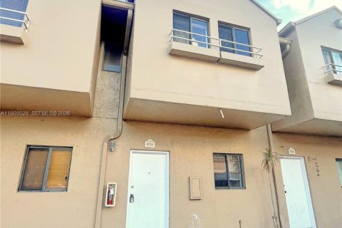 Copropriété à louer à Hialeah, Floride: 2 chambres, 82.13 m2 № 2079973 - photo 3