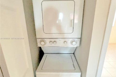 Copropriété à louer à Hialeah, Floride: 2 chambres, 82.13 m2 № 2079973 - photo 14