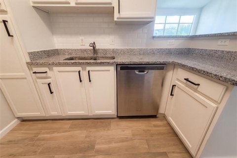 Copropriété à vendre à Bradenton, Floride: 2 chambres, 97.36 m2 № 2388664 - photo 16