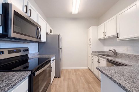 Copropriété à vendre à Bradenton, Floride: 2 chambres, 97.36 m2 № 2388664 - photo 13