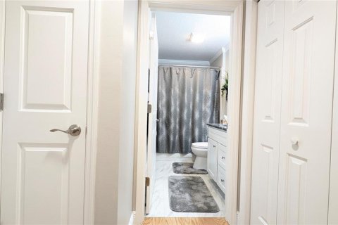House in The Villages, Florida 2 bedrooms, 149.57 sq.m. № 1796960 - photo 19