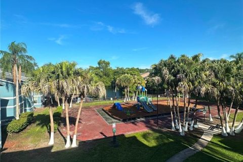Condo in Orlando, Florida, 2 bedrooms  № 2218583 - photo 16