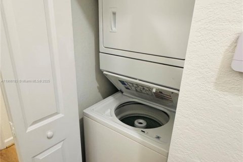 Townhouse in Homestead, Florida 3 bedrooms, 123.19 sq.m. № 1956866 - photo 4