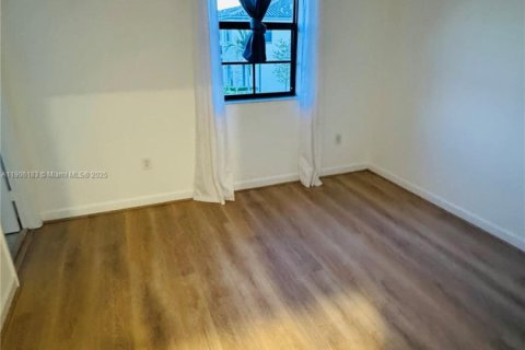 Townhouse in Homestead, Florida 3 bedrooms, 123.19 sq.m. № 1956866 - photo 10