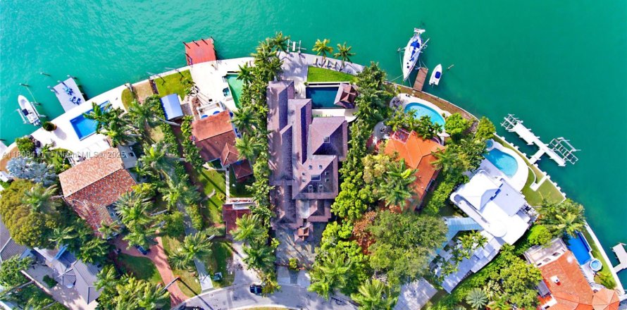 House in Miami Beach, Florida 6 bedrooms, 478.08 sq.m. № 1748032