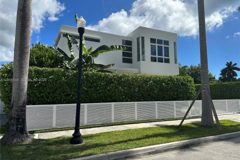 Дом в Холливуд, Флорида 5 спален, 336.31м2 № 2060412