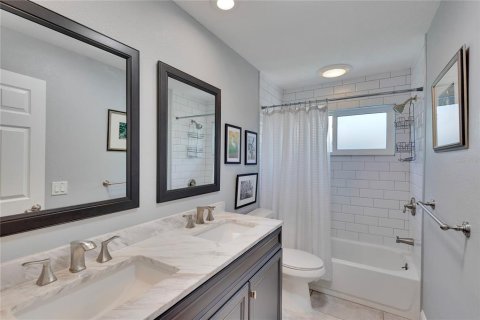 House in Saint Petersburg, Florida 3 bedrooms, 150.41 sq.m. № 1848660 - photo 29