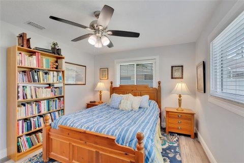 House in Saint Petersburg, Florida 3 bedrooms, 150.41 sq.m. № 1848660 - photo 27