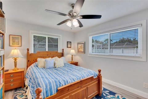 House in Saint Petersburg, Florida 3 bedrooms, 150.41 sq.m. № 1848660 - photo 26