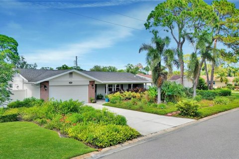 House in Saint Petersburg, Florida 3 bedrooms, 150.41 sq.m. № 1848660 - photo 3