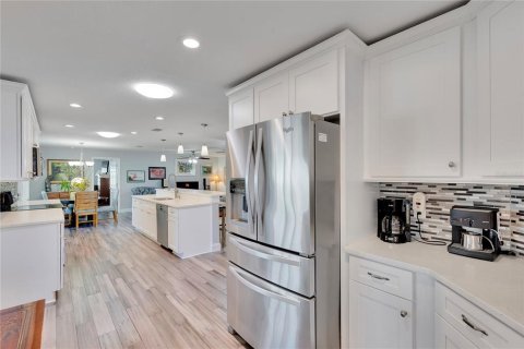 House in Saint Petersburg, Florida 3 bedrooms, 150.41 sq.m. № 1848660 - photo 10