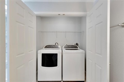 House in Saint Petersburg, Florida 3 bedrooms, 150.41 sq.m. № 1848660 - photo 25