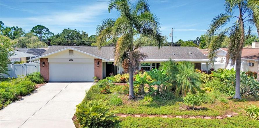 House in Saint Petersburg, Florida 3 bedrooms, 150.41 sq.m. № 1848660