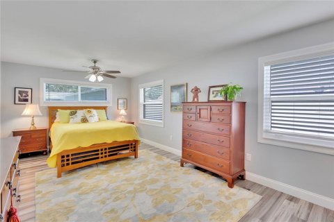 House in Saint Petersburg, Florida 3 bedrooms, 150.41 sq.m. № 1848660 - photo 18
