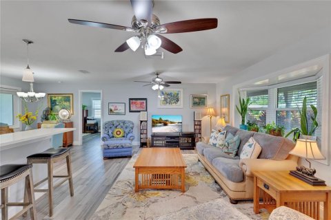 House in Saint Petersburg, Florida 3 bedrooms, 150.41 sq.m. № 1848660 - photo 16