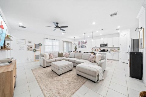 Casa en venta en Palm Bay, Florida, 4 dormitorios, 181.62 m2 № 2206560 - foto 4