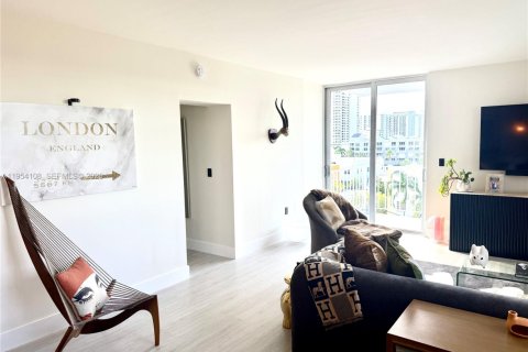 Condominio en alquiler en Miami Beach, Florida, 1 dormitorio, 83.61 m2 № 2010028 - foto 2