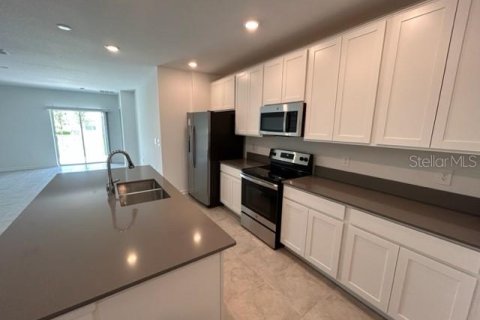 House in Davenport, Florida 5 bedrooms, 225.75 sq.m. № 1913471 - photo 7