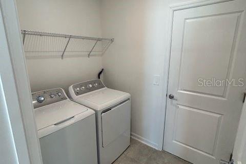 House in Davenport, Florida 5 bedrooms, 225.75 sq.m. № 1913471 - photo 14