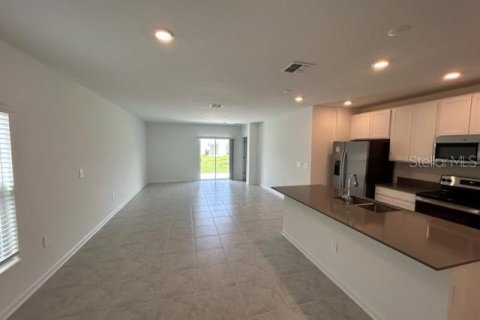 House in Davenport, Florida 5 bedrooms, 225.75 sq.m. № 1913471 - photo 3