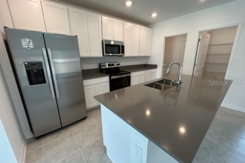 House in Davenport, Florida 5 bedrooms, 225.75 sq.m. № 1913471 - photo 6