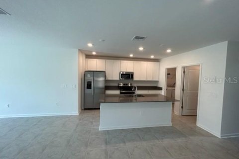 House in Davenport, Florida 5 bedrooms, 225.75 sq.m. № 1913471 - photo 5