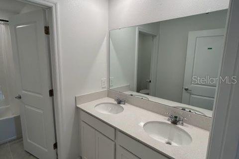 House in Davenport, Florida 5 bedrooms, 225.75 sq.m. № 1913471 - photo 24