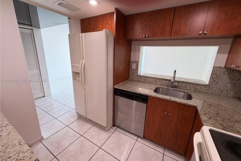 Condominio en alquiler en Miami, Florida, 2 dormitorios, 83.43 m2 № 2047796 - foto 6