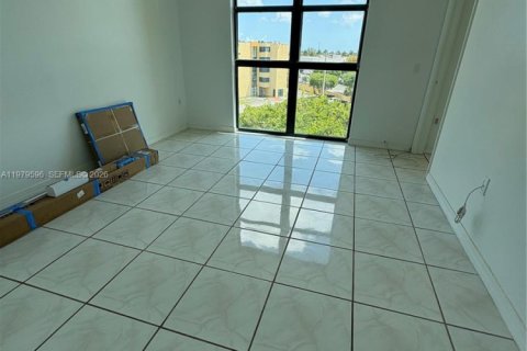 Condominio en alquiler en Miami, Florida, 2 dormitorios, 83.43 m2 № 2047796 - foto 14
