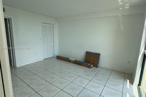 Condominio en alquiler en Miami, Florida, 2 dormitorios, 83.43 m2 № 2047796 - foto 15