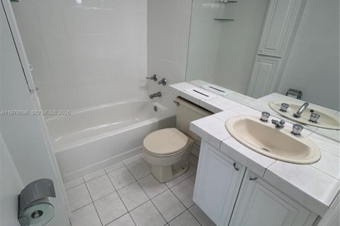 Condominio en alquiler en Miami, Florida, 2 dormitorios, 83.43 m2 № 2047796 - foto 11