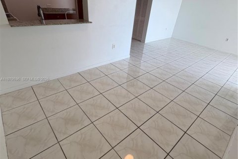 Condominio en alquiler en Miami, Florida, 2 dormitorios, 83.43 m2 № 2047796 - foto 5