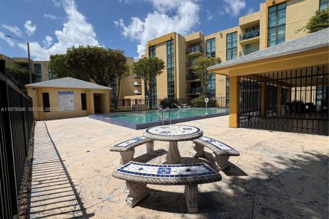 Condominio en alquiler en Miami, Florida, 2 dormitorios, 83.43 m2 № 2047796 - foto 21