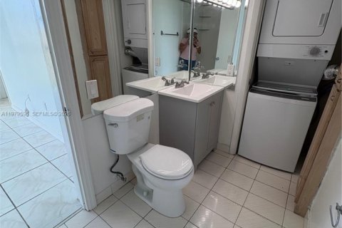 Condominio en alquiler en Miami, Florida, 2 dormitorios, 83.43 m2 № 2047796 - foto 16