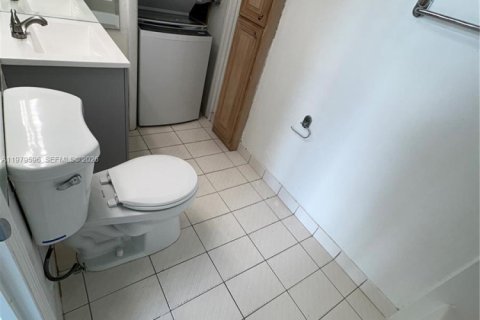 Condominio en alquiler en Miami, Florida, 2 dormitorios, 83.43 m2 № 2047796 - foto 17