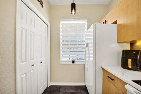 Condo in Kissimmee, Florida, 2 bedrooms  № 1873724 - photo 9