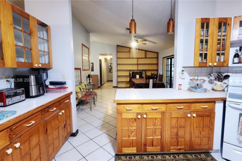 Casa en venta en Miami, Florida, 4 dormitorios, 267.65 m2 № 2007476 - foto 10