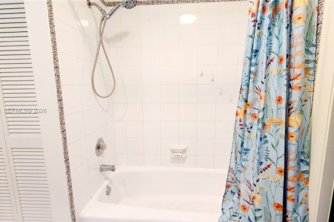 Casa en venta en Miami, Florida, 4 dormitorios, 267.65 m2 № 2007476 - foto 24