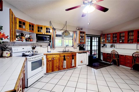 Casa en venta en Miami, Florida, 4 dormitorios, 267.65 m2 № 2007476 - foto 6